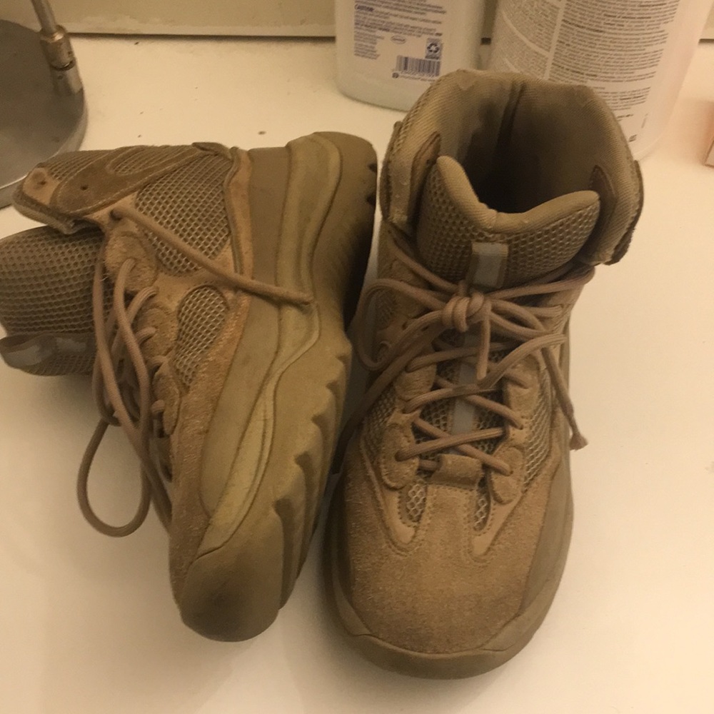 Yezzy boots got them off stock X they are not on sell no more